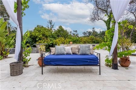 14818 Round Valley Drive, Sherman Oaks CA: https://media.crmls.org/medias/4e16a978-e5c4-47ab-91be-9bde0ae29406.jpg