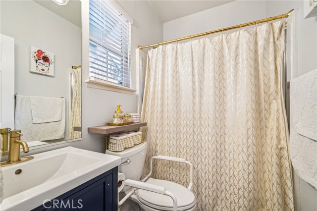 Detail Gallery Image 17 of 34 For 12619 Elk Cove Ct, Rancho Cucamonga,  CA 91739 - 4 Beds | 3 Baths
