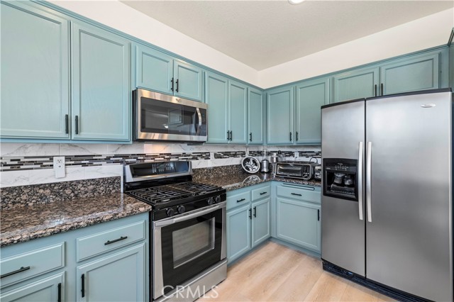 29508 Alyssum Lane, Canyon Country CA: https://media.crmls.org/medias/4e17dfd8-db4f-40dc-a449-1b1a12790def.jpg