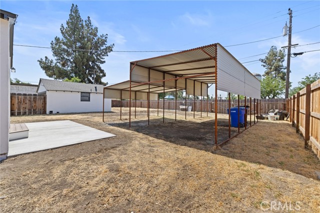 211 E Grangeville Boulevard, Hanford CA: https://media.crmls.org/medias/4e183bf4-a966-4325-97ae-3668e4b3fe12.jpg