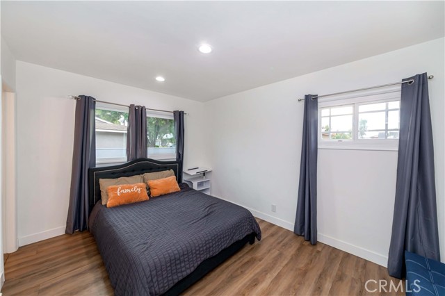 Detail Gallery Image 15 of 30 For 1048 Fairbrook Ln, Santa Ana,  CA 92706 - 4 Beds | 2 Baths