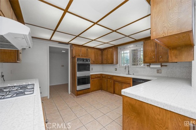 Detail Gallery Image 9 of 36 For 4709 Morro Dr, Bakersfield,  CA 93307 - 3 Beds | 2/1 Baths