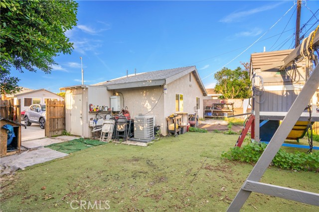 Detail Gallery Image 18 of 26 For 11936 Neenach, Sun Valley,  CA 91352 - 6 Beds | 3 Baths