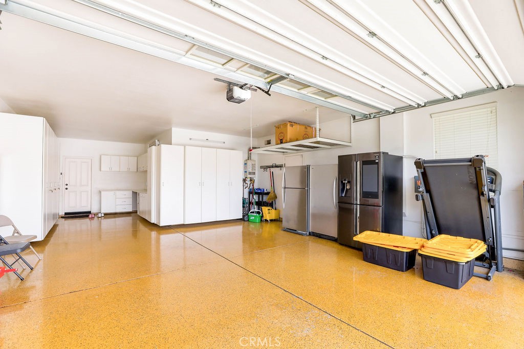 https://media.crmls.org/medias/4e19e504-3d71-45d8-af7e-9e5d41a15861.jpg?preset=X-Large