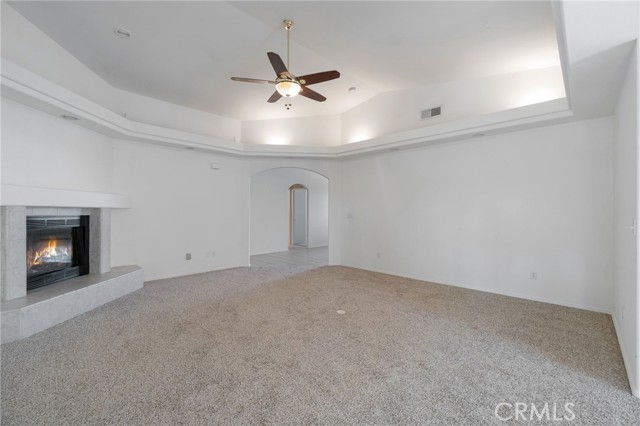 122 East, Madera CA: https://media.crmls.org/medias/4e1a1dde-ff50-4bb6-a83e-60bca756a649.jpg