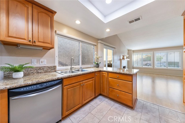 Detail Gallery Image 13 of 63 For 38 Deerwood E, Irvine,  CA 92604 - 3 Beds | 2 Baths
