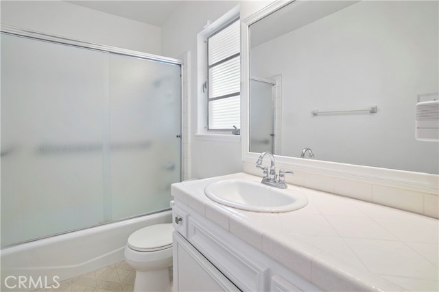 Hall bathroom by 2nd and 3rd bedrooms