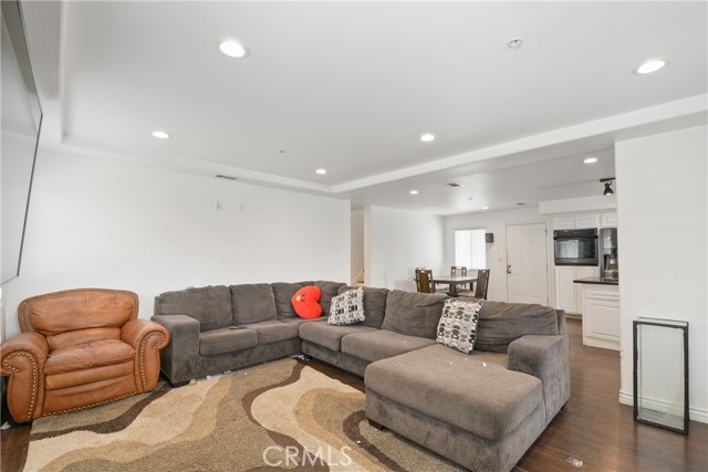 Detail Gallery Image 5 of 33 For 9261 Cedar, Bellflower,  CA 90706 - 5 Beds | 3 Baths