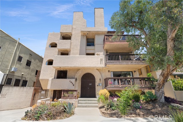 1425 E 2nd ST Unit: 101