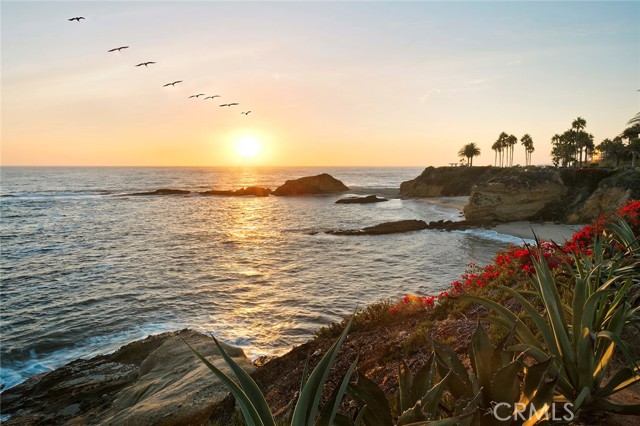 2750 Solana Way, Laguna Beach CA: https://media.crmls.org/medias/4e1ca3cf-1295-4846-a6a9-7d06b70ee9cd.jpg