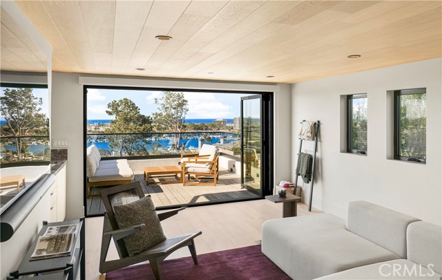 Detail Gallery Image 2 of 40 For 2212 Cliff Dr, Newport Beach,  CA 92663 - 5 Beds | 5/1 Baths