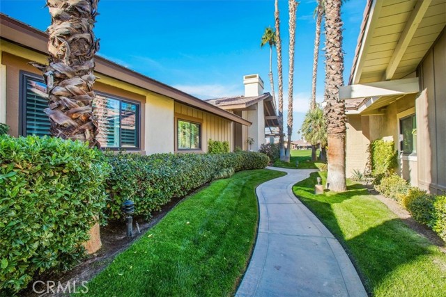 Detail Gallery Image 4 of 40 For 326 Running Springs Drive, Palm Desert,  CA 92211 - 2 Beds | 3/1 Baths