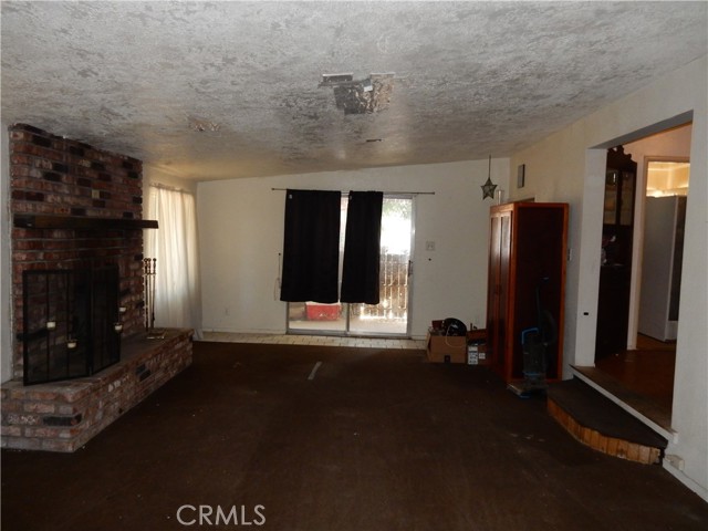 18206 Seville Avenue, Fontana CA: https://media.crmls.org/medias/4e1f41a1-6277-421d-9e58-202763852328.jpg
