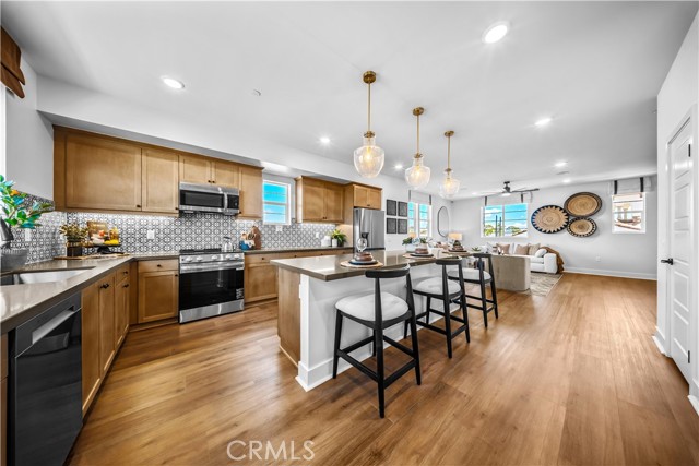 Detail Gallery Image 9 of 25 For 586 via Chelsea, Camarillo,  CA 93012 - 3 Beds | 2/1 Baths