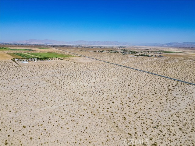 37898 Old Woman Springs Road, Lucerne Valley CA: https://media.crmls.org/medias/4e20aec4-0b5a-4aca-872c-0640399659f4.jpg