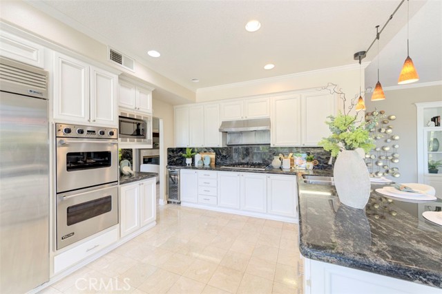 8 Dover, Rancho Santa Margarita CA: https://media.crmls.org/medias/4e20dec9-799c-4819-af1c-0c73d1756abb.jpg