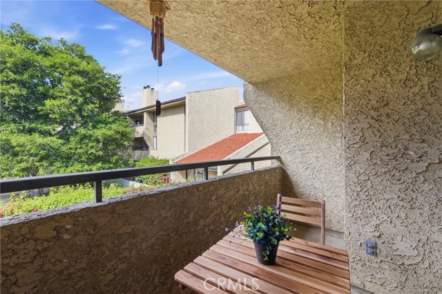 Detail Gallery Image 12 of 31 For 4275 via Arbolada #210,  Los Angeles,  CA 90042 - 2 Beds | 2 Baths