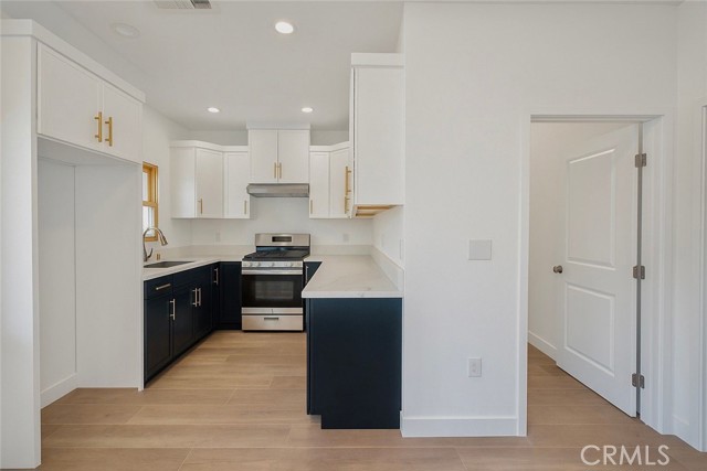Detail Gallery Image 10 of 19 For 1350 E 8th, Long Beach,  CA 90813 - 2 Beds | 1 Baths