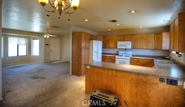 Detail Gallery Image 12 of 23 For 5902 Margaritha, Rosamond,  CA 93560 - 3 Beds | 2 Baths