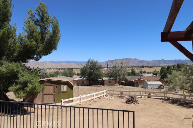 8255 E Avenue, Hesperia CA: https://media.crmls.org/medias/4e228152-ac60-436f-a711-1a46af32af49.jpg