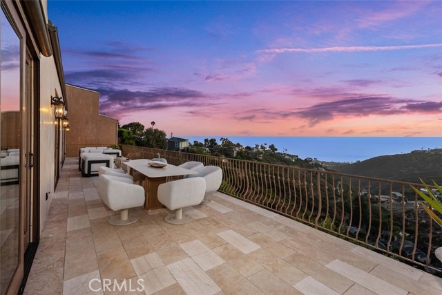 2516 Temple Hills Drive, Laguna Beach CA: https://media.crmls.org/medias/4e22e0c6-7e8d-4d2e-bf38-2f8be8c5c09f.jpg