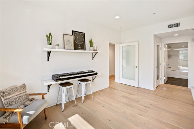 Detail Gallery Image 27 of 42 For 4240 Laurel Canyon Bld #208,  Studio City,  CA 91604 - 3 Beds | 3/1 Baths