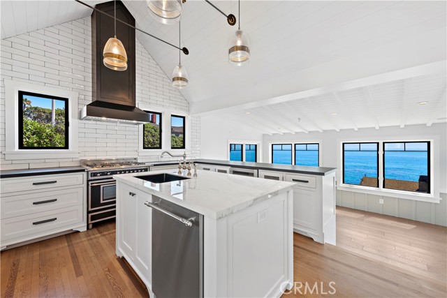 Detail Gallery Image 12 of 61 For 154 Pearl St, Laguna Beach,  CA 92651 - 3 Beds | 3 Baths