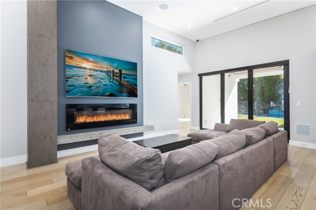Detail Gallery Image 11 of 47 For 6230 Beeman Ave, North Hollywood,  CA 91606 - 6 Beds | 4/2 Baths