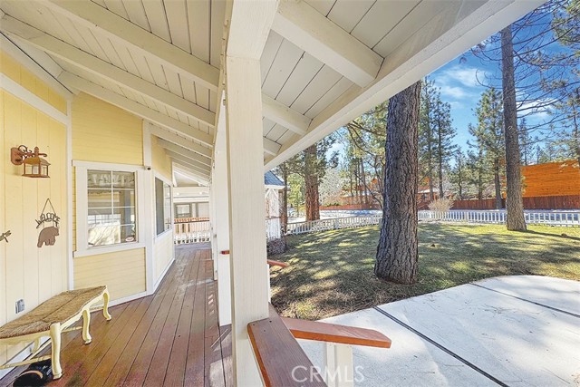 Detail Gallery Image 4 of 61 For 715 E Mountain View Bld, Big Bear City,  CA 92314 - 4 Beds | 3 Baths