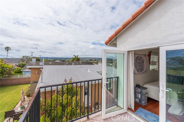 21514 Ellinwood Drive, Torrance CA: https://media.crmls.org/medias/4e249d11-bceb-4af2-aaa6-bd4bb63289ea.jpg