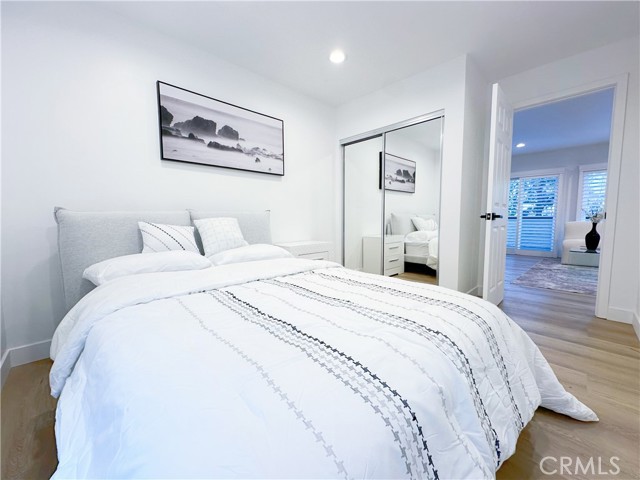 Detail Gallery Image 13 of 21 For 5255 Coldwater Canyon #D,  Sherman Oaks,  CA 91401 - 3 Beds | 3 Baths