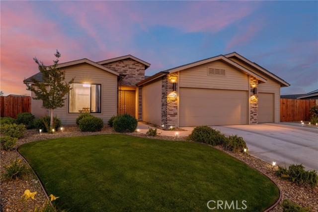 Detail Gallery Image 2 of 51 For 7702 Canyon Trail Ave, Bakersfield,  CA 93313 - 4 Beds | 2/1 Baths