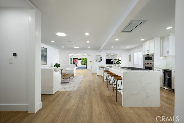 270 Cecil Place, Costa Mesa CA: https://media.crmls.org/medias/4e254a33-8152-486f-9fc4-bf27dd553d36.jpg