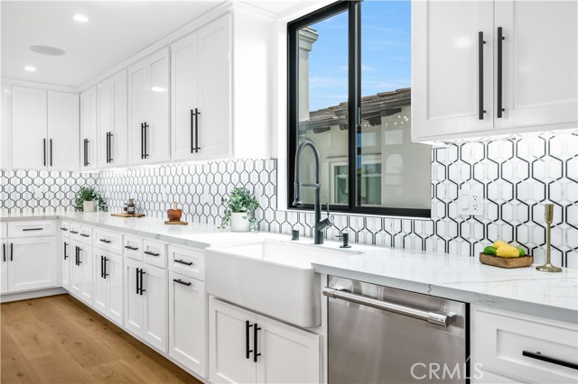 924 17th St, Hermosa Beach CA: https://media.crmls.org/medias/4e25a369-9b76-4a3b-b10f-8d3992f469c1.jpg