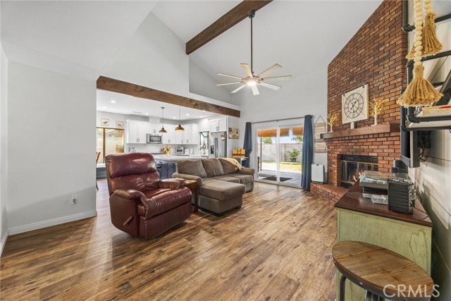 4913 Zapato Place, Bakersfield CA: https://media.crmls.org/medias/4e26c434-899f-44b2-9480-260610ca7c97.jpg