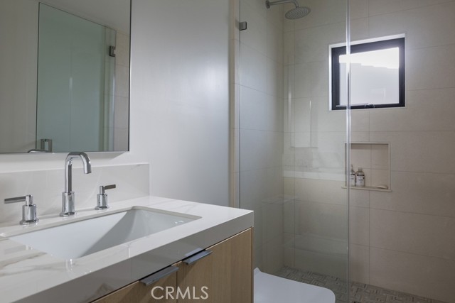 Detail Gallery Image 13 of 17 For 422 1/2 Larkspur Ave, Corona Del Mar,  CA 92625 - 2 Beds | 2/1 Baths