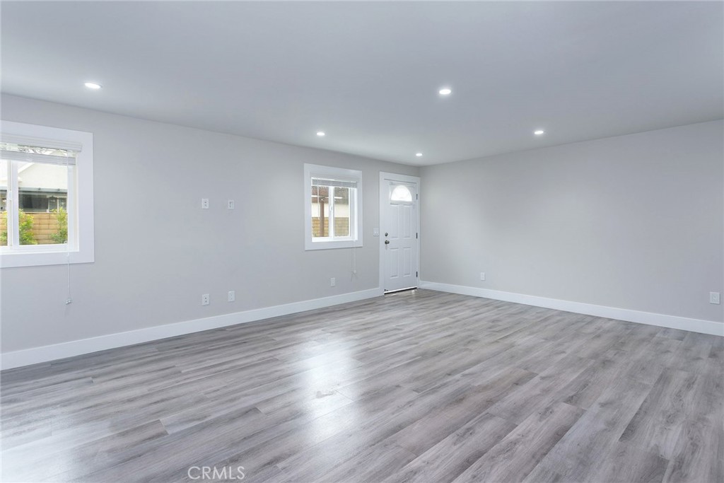 MLS #OC25147950 img 6