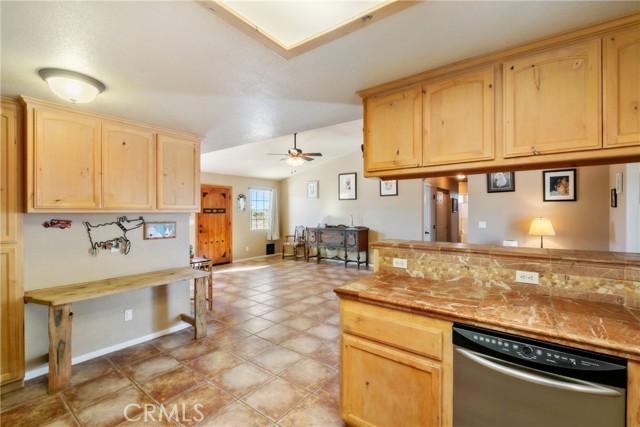 Detail Gallery Image 10 of 37 For 11323 Minero Rd, Pinon Hills,  CA 92372 - 3 Beds | 2 Baths