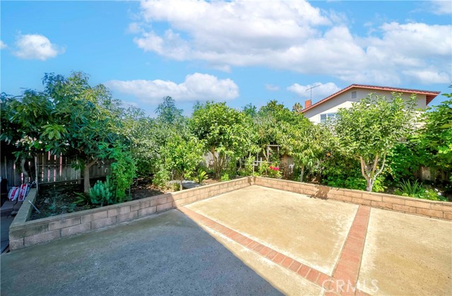 2401 El Portal Way, Oxnard CA: https://media.crmls.org/medias/4e29bcff-4ff1-43d3-b262-84953da944a2.jpg