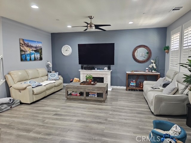 16001 Chase Road, Fontana CA: https://media.crmls.org/medias/4e29f775-4991-438b-855c-622bbb16086e.jpg