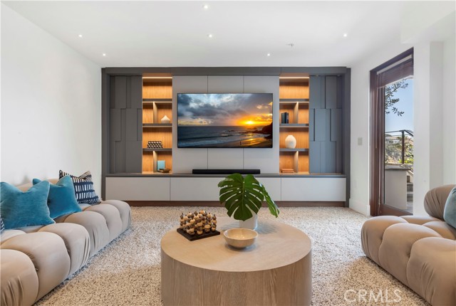 86 Emerald Bay, Laguna Beach CA: https://media.crmls.org/medias/4e2a7124-faba-4443-ac46-820212a43746.jpg