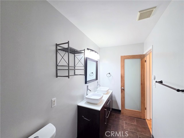 Detail Gallery Image 27 of 34 For 3701 Country Club Dr #3,  Long Beach,  CA 90807 - 2 Beds | 1/1 Baths