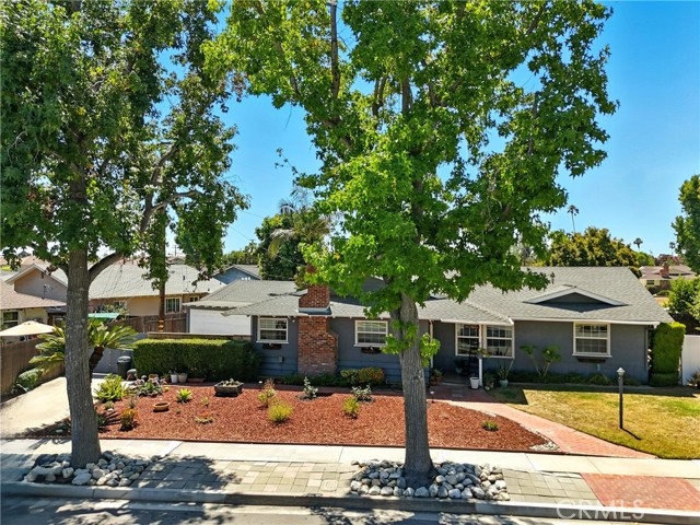 804 Naples Street, Monrovia CA: https://media.crmls.org/medias/4e2aa5c1-ebf8-413f-b5f0-8fbef02224fd.jpg