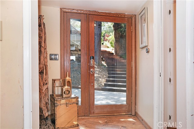 Detail Gallery Image 11 of 63 For 27502 North Bay Rd, Lake Arrowhead,  CA 92352 - 4 Beds | 2/1 Baths