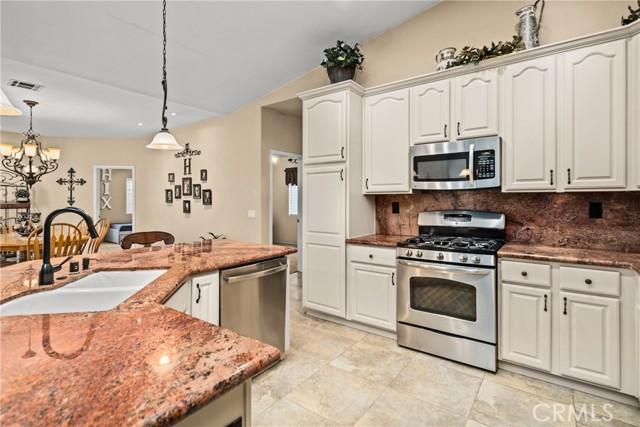 Detail Gallery Image 25 of 63 For 41011 Flagstone St, Palmdale,  CA 93551 - 4 Beds | 3 Baths