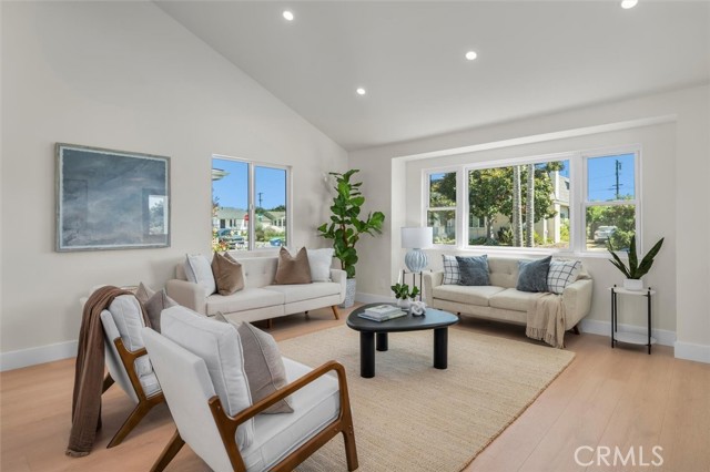 2411 Thomas Avenue, Redondo Beach CA: https://media.crmls.org/medias/4e2c0fb5-4bca-4068-93a9-b6c1f4b5e1ad.jpg