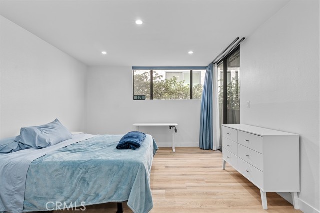 5325 Lindley Avenue, Tarzana CA: https://media.crmls.org/medias/4e2c1c77-935b-4896-be9a-246967cba5b2.jpg