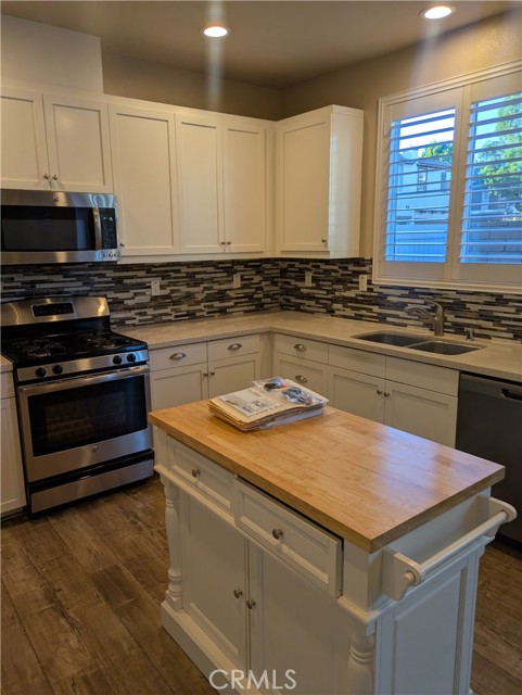 Detail Gallery Image 9 of 32 For 42945 Avenida Amistad, Temecula,  CA 92592 - 3 Beds | 2/1 Baths