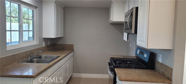 Detail Gallery Image 5 of 19 For 7722 Lankershim Ave 1a,  Highland,  CA 92346 - 2 Beds | 2 Baths