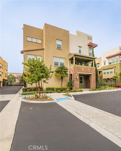 Detail Gallery Image 2 of 16 For 5720 Spring St, Buena Park,  CA 90621 - 4 Beds | 3/1 Baths